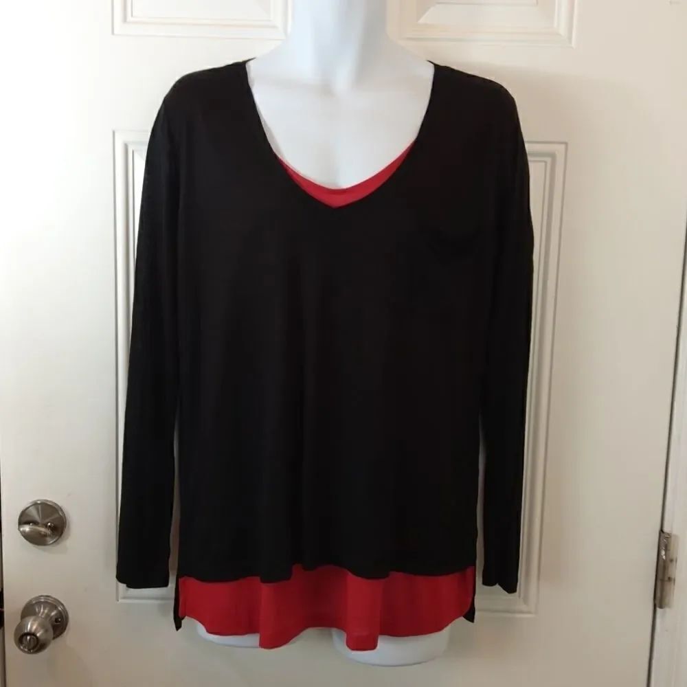 Signature studio black and red long sleeve top